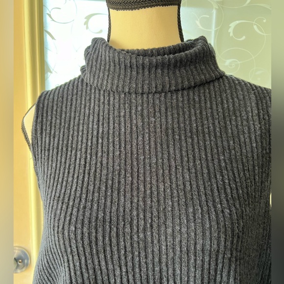 Democracy size M mock turtleneck with gathered band at hips. Ribbed navy blue - Picture 3 of 8